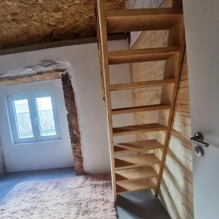 Linda House
